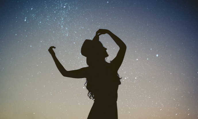 4 Zodiac Signs Who Fall In Love A Little Too Quickly